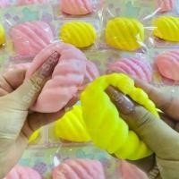 ราคา sugar สกุชชี่ สัปปะรดสองสี สีชมพู และ สีเหลือง ขนาดพอดีมือ ราคาน่ารัก หอม นุ่ม สโลว์มาก (1730949198916061933)