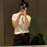 ราคา เสื้อโปโลคอปก แขนสั้น สำหรับผู้ชาย คอลเลคชั่นฤดูร้อนใหม่ เสื้อยืดผ้าบางสีทึบ แฟชั่น ระบายอากาศได้ เสื้อ formula 1 jacket chinese new year detroit polo shirt ralph lauren outfits (1731979762169448351)