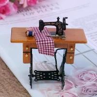ราคา MINIATURE เฟอร์นิเจอร์, บ้านตุ๊กตา, โต๊ะจักรเย็บผ้าเครื่องเย็บผ้าขนาดเล็ก, ตกแต่ง, ของเล่น 1:12 (1732061775808792384)