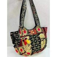 ราคา [พร้อมส่ง] กระเป๋าอินเดียลายปักทรงเกี้ยว Indian Embroidery Dumpling Bag (1732278389361313556)