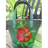 ราคา ชบาใจดี Hibiscus Hug – กระเป๋าสานใบเล็ก สีสันจากธรรมชาติ ลายดอกชบาแดงแรงฤทธิ์ งานแฮนด์เพ้นท์จาก BangkokCrafter สำหรับสาวยุคใหม่ที่ต้องการความมั่นใจและมีสไตล์ (1732298625614056095)