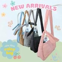 ราคา พร้อมส่ง rainy bag กระเป๋าแฟชั่น แนะนำ กระเป๋าผ้าสะพายข้างน่ารักๆไปโรงเรียน (1732219700731675758)