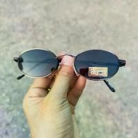 ราคา แว่นตาวินเทจ แว่นตากันแดด เก่าเก็บยุค 90s รุ่น Two Tone Sun กรอบสีดำรมควันโรสโกลด์ ทรงรีมน เลนส์กันแดดสีดำ วินเทจแท้ หายากและไม่มีผลิตอีกแล้ว นำเสนอโดย ร้านชินตา (1729606969515412264)