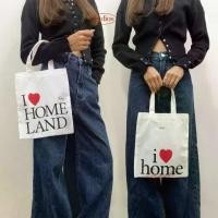 ราคา พร้อมส่ง. Homeland - รุ่นใหม่! กระเป๋าผ้าบาง สกรีนลาย I ♥️ Homeland ไซส์เล็ก (Small) (1732261184520226912)