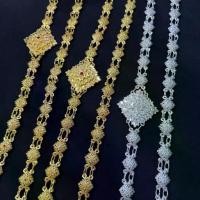 ราคา Accessories ชุดไทย สังวาลย์ประดับพลอยแบบแม่การะเกด พร้อมเข็มกลัด เครื่องประดับสีทองสีเงิน สำหรับงานเทศกาลไทย (1732319682896036954)