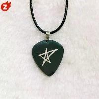 ราคา Avril Ramona Lavigne Guitar Pick Pendant ~Jewelry Accessories Leather Rope Necklace Stainless Steel Necklace (1732530442367239748)