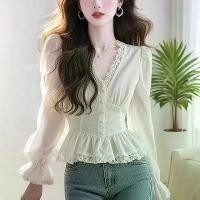 ราคา เสื้อเชิ้ต คอวี แขนยาว สำหรับผู้หญิง สีขาว ฤดูใบไม้ผลิ แต่งลูกไม้ เสื้อเบลาส์ แขนกระดิ่ง ใหม่ในปี 2568 (1732473101424494133)