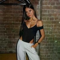 ราคา บอดี้สูทไหล่เย็น สำหรับผู้หญิง สีพื้น แขนสั้น คอวี ทรงสามเหลี่ยม รอมเปอร์ เสื้อกล้าม (1731978266524026135)