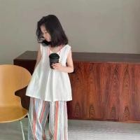 ราคา เสื้อเด็ก สไตล์ฤดูร้อน 2025 เด็กผู้หญิง สไตล์เกาหลี สีพื้น แขนกุด เสื้อชั้นใน เสื้อคอวี หลวมสบายๆ เหมาะสำหรับชุดลำลอง กระโปรง นัก เรียน ทรง แคบ สีกรม girl ที่ อัด กลีบ ผ้า พันคอ (1731860528908174491)