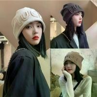 ราคา หมวกบีนนี่ผู้หญิง สไตล์ญี่ปุ่น หมวกถักฤดูหนาว พร้อมงานปักตัวอักษร หมวก Slouchy กระชับสัดส่วน เหมาะสำหรับหัวใหญ่ ป้องกันหู หมวกอบอุ่น หมวกแก๊ป ของ แท้ ตัด แค็บ บร้า (1732459464040547606)