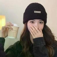 ราคา หมวกไหมพรม สำหรับผู้หญิงและผู้ชาย เหมาะสำหรับฤดูใบไม้ร่วงและฤดูหนาว หมวกบีนนี่ สไตล์เกาหลี อเนกประสงค์ ทำให้ใบหน้าดูเล็กลง หมวกไหมพรมสีดำ แฟชั่นผู้ชาย (1731742054103026396)