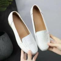 ราคา รองเท้าพยาบาลส้นเตารีด สำหรับผู้หญิง สไตล์ใหม่ หนังสีขาว ทรงเตี้ย กันลื่น ก้นเอ็น รองเท้าหนัง ระบายอากาศ ใส่สบาย รองเท้าส้นเตี้ย (1730273040161278432)