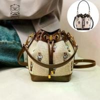 ราคา กระเป๋าถัง BeiBaoBao สำหรับผู้หญิง กระเป๋าสะพายข้าง ฤดูใบไม้ผลิ ความจุมาก กระเป๋าถือแฟชั่น กระเป๋าสะพายอินเทรนด์ มาใหม่ในปี 2025 (1732135094687533485)