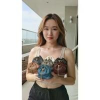 ราคา กระเป๋าถังหนังแท้ แฮนด์เมด นุ่ม มีสายโซ่ กระเป๋าสะพายข้าง กระเป๋าใส่เครื่องสำอาง มีสไตล์ ลำลอง และอเนกประสงค์ ปี 2025 (1731929757912565518)