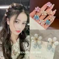 ราคา กิ๊บติดผม ขนาดเล็ก ลายดอกไม้ กิ๊บหนีบผมหน้าผากข้าง สำหรับผู้หญิง เหมาะสำหรับหน้าม้า สไตล์เจ้าหญิง จิ๋วและประณีต กิ๊บติดผม เครื่องประดับผม (1732081342838572479)