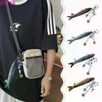 ราคา พวงกุญแจปลา วัสดุพลาสติก ดีไซน์สร้างสรรค์ ปลาจำลองหลายข้อร่วมกัน พวงกุญแจ เบ็ดตกปลา ของขวัญสุดพิเศษ (1732474933397980846)