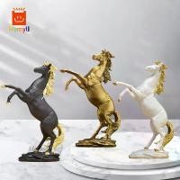 ราคา [HOMYL1] รูปปั้นสัตว์ งานฝีมือ สําหรับตกแต่งโต๊ะ รูปปั้นม้าโมเดิร์น สําหรับตกแต่งบ้าน ม้าพยศ ม้ามงคล ม้ายกขา ม้านำโชค ตั้งโชว์ ปรับฮวงจุ้ย โมเดลม้าสไตล์มินิมอล คลังสินค้า (1731610210410726625)