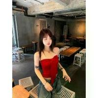 ราคา 【CODของแท้จากแบรนด์】เสื้อเกาะอกผูกโบว์สีแดง สไตล์หวานแสบ ใส่ได้ทั้งในและนอก ชุดชั้นในเซ็กซี่ ชุดเกาะหน้าร้อน แฟชั่นวินเทจ ลุคสาวหวาน 50% OFF (1732211091560564684)