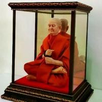 ราคา หลวงพ่อโต องค์พระพร้อมตู้กระจกลายไทย สมเด็จโต ของขวัญ ของที่ระลึก ของขวัญขึ้นบ้านใหม่ บูชาเพื่อเป็นสิริมงคล (1732111535164392543)