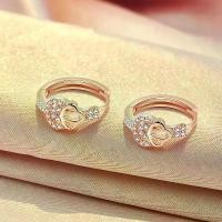 ราคา ต่างหูหนีบหู ดอกไม้ใหม่ ปีงู อินเทรนด์และสง่างาม ต่างหูสตั๊ดขนาดเล็ก สำหรับผู้หญิง เหมาะสำหรับเป็นของขวัญปีใหม่ให้เพื่อนร่วมชั้น ของที่ระลึก (1732291442820221504)
