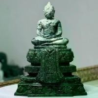 ราคา พระพุทธรูป แกะสลัก รูปทรง พระแก้วมรกต หยกพม่า หน้าตัก 5 นิ้ว พร้อมฐาน พระแก้ว สูงรวมฐาน 13 นิ้ว นํ้าหนัก 10 กิโลกรัม (1730632102623807519)