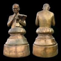 ราคา พระบรมรูปในหลวงทรงงาน วิริยะ ปี2541 PERSEVERANCE (1731685951833213298)