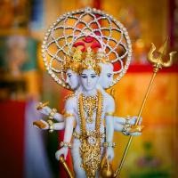 ราคา พระตรีมูรติ!! ส่งฟรี !! พลังแห่ง พระศิวะเจ้า พระวิษณุเทพ พระพรหมเทพ ผ่านพิธีพราหมณ์ เบิกเนตรพร้อมบูชา (1729665533689039596)