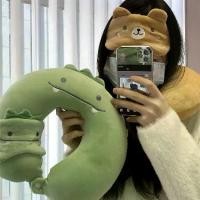 ราคา ชุดมาส์กตา หมอนการ์ตูน ไดโนเสาร์และหมี น่ารัก รูปตัวยู วัสดุเมมโมรี่โฟม เหมาะสำหรับงีบหลับในสำนักงาน คู่รัก และการเดินทาง ป้องกันคอ ใหม่ในปี 2568 (1731295049317254256)