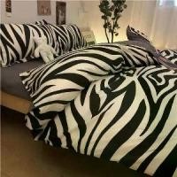 ราคา ชุดผ้าปูที่นอน 6 ฟุต พร้อมผ้านวมเตียง 5 ฟุต สไตล์นอร์ดิกเรียบง่าย ลายม้าลาย ชุดสามชิ้นและสี่ชิ้น ทำจากผ้าฝ้ายและไม่ใช่ผ้าฝ้าย เหมาะสำหรับเตียง 1.5 ม. และ 1.8 ม. (1730689709898893496)