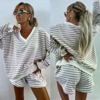 ราคา ชุดลำลองสตรีลายทาง มาใหม่ แขนยาว คอวี เสื้อหลวม กางเกงขาสั้นกีฬา เซ็ต 2 ชิ้น สำหรับผู้หญิง (1731433444558734557)