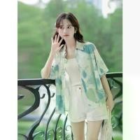 ราคา เสื้อเชิ้ตแขนสั้นพิมพ์ลายวินเทจสไตล์ฮ่องกง ดีไซน์สวยสำหรับผู้หญิง ทรงหลวม สไตล์กระโหลก เสื้อฝรั่งเศส ฤดูร้อนใหม่ปี 2025 (1731327405241370592)
