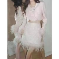 ราคา ชุดสูทสามชิ้นหรูหรา ดีไซน์สวยขนนกกระจอกเทศ ชาแนล เสื้อโค้ท เสื้อกั๊ก กระโปรง เหมาะสำหรับฤดูใบไม้ร่วงและฤดูหนาว สไตล์ Instafamous เหมาะสำหรับผู้หญิง (1731561795284273981)