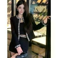 ราคา ชุดทูพีซสำหรับผู้หญิง ชุดกระโปรงหรูหราสไตล์ชาแนล สีดำ หรูหรา กำหนดเอง แฟลชไดมอนด์ ฤดูใบไม้ร่วงและฤดูหนาว ใหม่ (1729900149616838766)