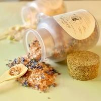 ราคา เกลืออาบน้ำเท้า โรงงานขายส่ง สำหรับใช้ในครัวเรือน ดอกไม้แห้ง กลิ่นหอม น้ำมันหอมระเหย เหมาะสำหรับอ่างอาบน้ำในโรงแรม เกลือแร่ (1730057032977123484)