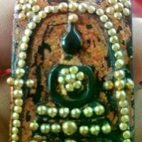 ราคา พระสมเด็จ สายวัง หยกดำแท้ ประดับหมุดทอง หลังเปียกทองสมเด็จโต ชุดมงคล (1729682710399388449)