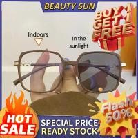 ราคา แว่นตาสายตาสั้น กรอบใหญ่ น้ำหนักเบาพิเศษ เปลี่ยนสีได้ สไตล์เกาหลี เหมาะสำหรับผู้หญิง กรอบแว่นธรรมดาเล็กกว่า รับกล่องแว่นและผ้าเช็ดแว่น พร้อมสต็อกในปี 2568 แว่น กรอง แสง คอม (1731435506950178392)