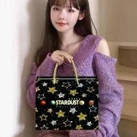 ราคา TanapornSreemanta Hershey Chocolate Gift Box จูบสำหรับแฟนแฟนครูและพนักงานวันเกิดของพนักงาน 38 ของขวัญวันผู้หญิง 38 บล็อกบัสเตอร์ (1731426918912263764)