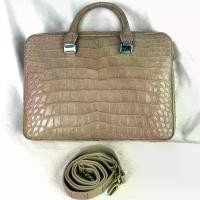 ราคา กระเป๋าอเนกประสงค์หนังจระเข้แท้ กระเป๋าแล็ปท็อป กระเป๋าเอกสารหนังจระเข้ กระเป๋าหนังจระเข้แท้ หนังท้อง พร้อมสายสะพายหนังจระเข้ ซับในใช้หนังวัวทั้งใบ (1729571485993241201)