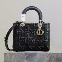 ราคา กระเป๋าผู้หญิง รุ่นปี 2025 มาใหม่ ทำจากหนังแก้ว เครื่องประดับสีทอง ขนาด 8.5 นิ้ว (1731300814604502398)