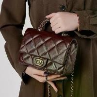 ราคา กระเป๋าผู้หญิง 2024 สไตล์ชาแนลใหม่ กระเป๋าถือ รูปสี่เหลี่ยมขนมเปียกปูนพร้อมโซ่โลหะ อเนกประสงค์ กระเป๋าสะพายไหล่เดียวและสะพายข้าง สไตล์ยุคกลาง (1731700171952851915)