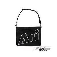 ราคา กระเป๋าสะพายไหล่ อาริ สีดำ/ขาว (1731239996659762697)