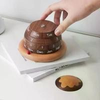 ราคา ปฏิทินตั้งโต๊ะไม้, คอลเลกชันสร้างสรรค์, งานฝีมือศิลปะ, ของตกแต่ง, ของขวัญในอุดมคติ, ปฏิทินซีกโลกหมุนได้, อุปกรณ์เสริมโต๊ะ (1732202521519556731)