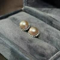 ราคา ต่างหูตัวเรือนเงินชุบทองคำขาว เพชรล้อม ไข่มุกเอดิสัน (1731811459763506024)