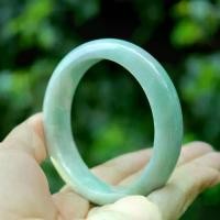 ราคา กำไลหยกพม่าแท้เขียวอมขาว size 56 mm เนื้อแก้ว (1731401427148244214)