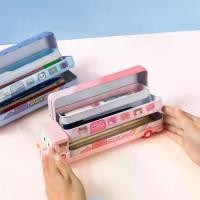 ราคา กล่องเก็บของสามชั้น ดีไซน์การ์ตูนเก๋ไก๋และ Charme ความจุมาก ทำจากเหล็ก เหมาะสำหรับเครื่องเขียนมัลติฟังก์ชั่น รูปรถบัส กล่องดินสอ อุปกรณ์การเรียน (1732333839348303314)