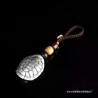 ราคา พวงกุญแจมือถือ โลกมั่งคั่ง เงินแท้ 999 เปลือกเต่าเล่นได้ แบบพกพา เครื่องมือวัฒนธรรมที่มีประโยชน์ จี้อนุรักษ์ของขวัญ พวงกุญแจ ใบ โคลเวอร์ จาก ลวด กํา มะ หยี่ จี้ ใส่ เสื้อ ลิเวอร์พูล (17319588851908959