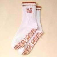 ราคา ถุงเท้า Pilates สำหรับผู้หญิง ถุงเท้าข้อกลาง ถุงเท้ากันลื่นกีฬาแบบมืออาชีพ ปักลายลายทางสีกาแฟ ถุงเท้าโยคะแบบยาว (1732237855842011105)