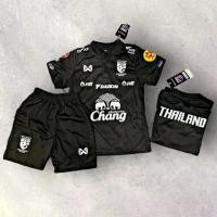 ราคา ชุดฟุตบอลเด็กทีมชาติไทย ​Two​Wrap​Yee​Ten​Five ​พร้อมเสื้อและกางเกงคอปกจีน ​เหมาะสำหรับเด็ก (1732391846516655467)