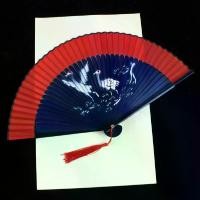 ราคา พัดลมพับสไตล์จีนแบบดั้งเดิม, สำหรับเด็กและสุภาพสตรี, พัดลมพับสีแดงคลาสสิก, เหมาะสำหรับ Hanfu และ Cheongsam, LYCH ของ ใช้ เก่า โบราณ ยุค 90 พัด กระเพรา พัดหมุน รอบ ตัว desk decor (1732492963165537878)
