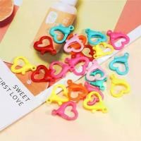 ราคา เข็มกลัดล็อบสเตอร์รูปหัวใจ, 30 ชิ้น, ตะขอพลาสติก, คลิปสแน็ป, เข็มกลัดกรงเล็บกุ้งก้ามกราม, ตะขอแขวน, เหมาะสำหรับพวงกุญแจ, พวงกุญแจ, งานฝีมือทำมือ DIY, โครงการของเล่นทำ, การทำเครื่องประดับ (172987385408
